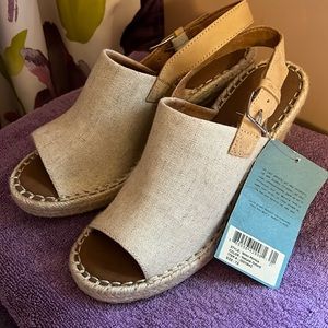 Toms Monica Wedges NEW size 7.5